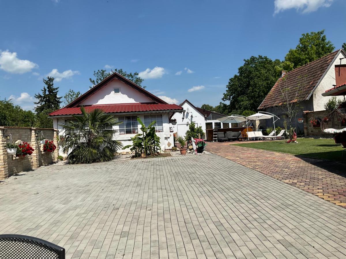 Jarmila Vendeghaz Hotel Balatonbereny Exterior photo